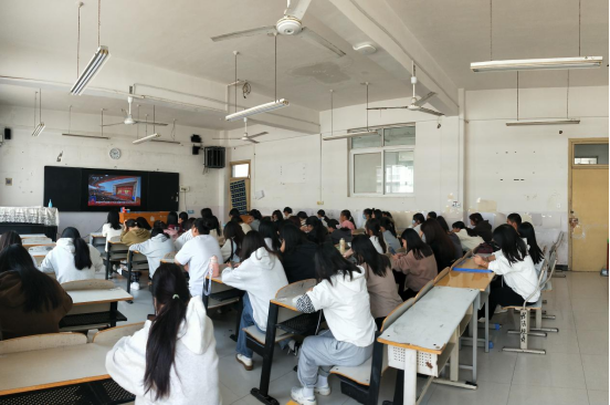 喜迎党的二十大 奋进新征程｜WilliamHill官方网站组织全院师生观看中国共产党第二十次全国代表大会开幕会直播