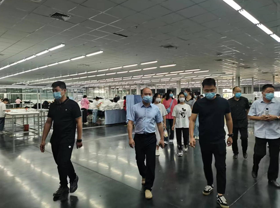 WilliamHill官方网站服装设计与工艺专业师生共赴商水盛泰纺织集团参观交流